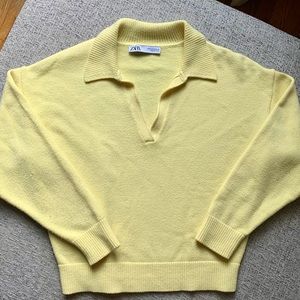 Cropped v neck sweater in pastel yellow